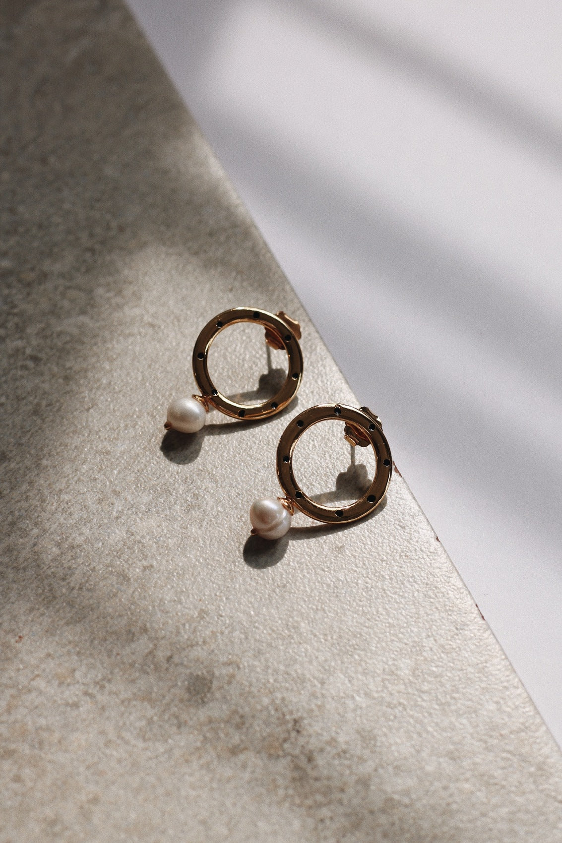 Aretes Mudra